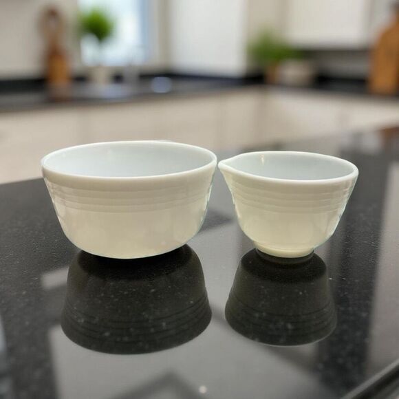 Set of 2 Vintage Pyrex for Hamilton Beach Milk Glass Mixing Bowls - Picture 6 of 10